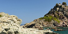 Skopelos: luxuriant vegetation with a Hollywood flair.. Skopelos: luxuriant vegetation with a Hollywood flair..